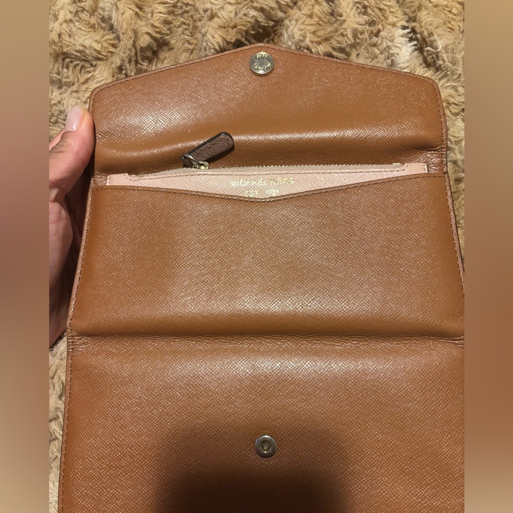 Michael Kors Wallet - Picture 9 of 10